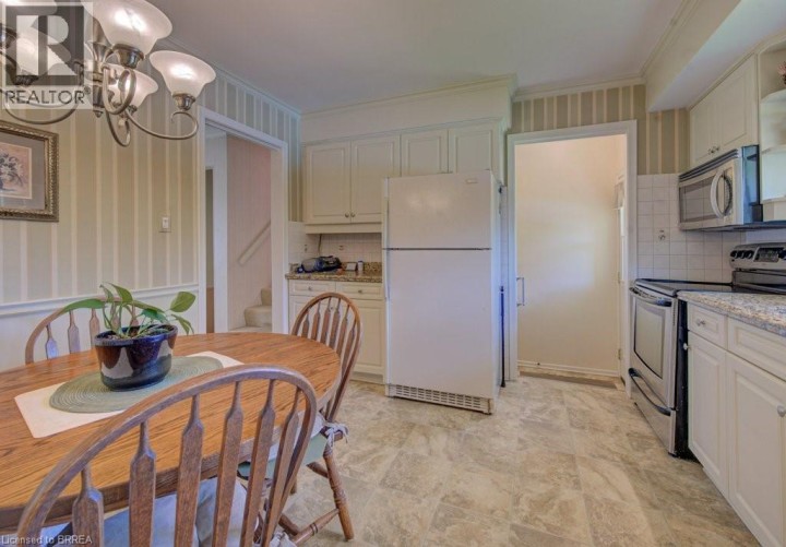 Photo 15 at 11 Pippin Drive, Brier Park, Brantford