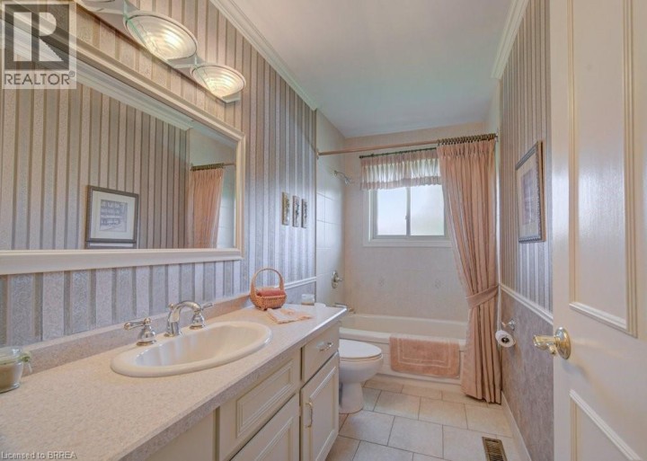 Photo 27 at 11 Pippin Drive, Brier Park, Brantford