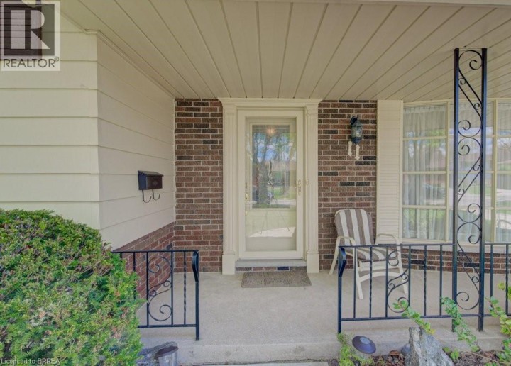 Photo 4 at 11 Pippin Drive, Brier Park, Brantford