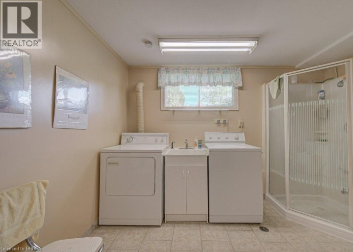 Photo 37 at 11 Pippin Drive, Brier Park, Brantford