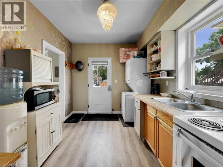 Photo 18 at 273 Brant Avenue, North Ward, Brantford
