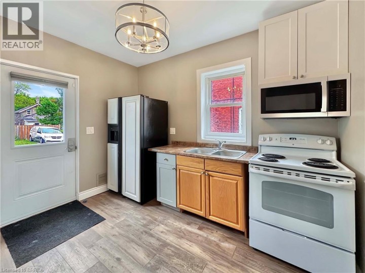 Photo 12 at 273 Brant Avenue, North Ward, Brantford