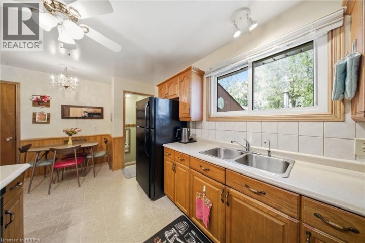 Photo 13 at 36 Hamilton Avenue, Echo Place, Brantford