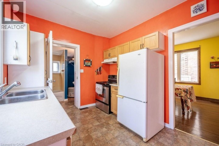 Photo 15 at 3 Glasgow Street, Uptown Waterloo / Westmount, Kitchener