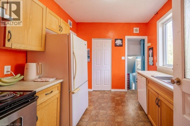 Photo 14 at 3 Glasgow Street, Uptown Waterloo / Westmount, Kitchener