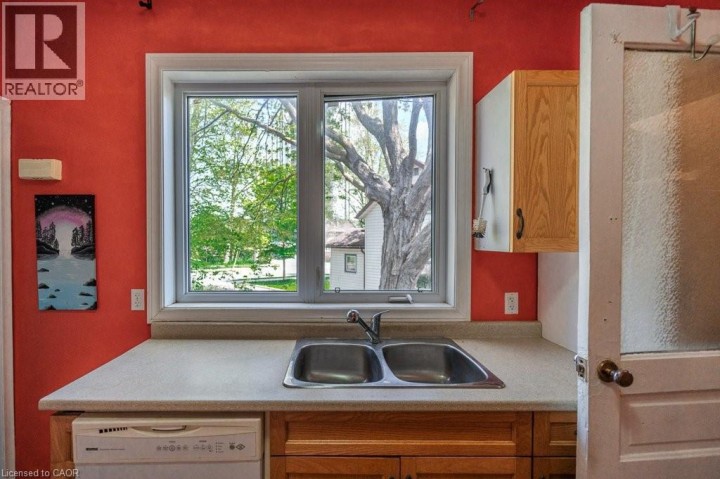 Photo 18 at 3 Glasgow Street, Uptown Waterloo / Westmount, Kitchener