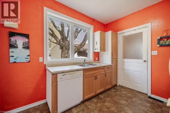 Photo 16 at 3 Glasgow Street, Uptown Waterloo / Westmount, Kitchener