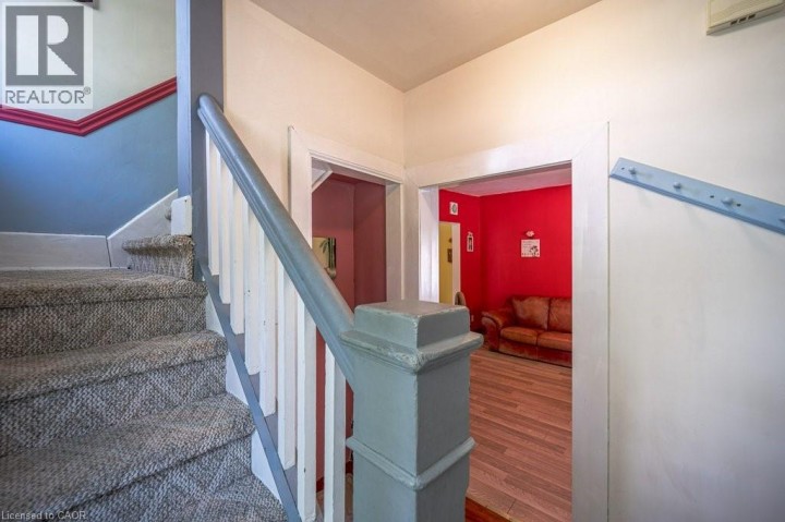 Photo 7 at 3 Glasgow Street, Uptown Waterloo / Westmount, Kitchener