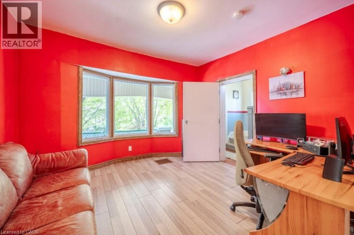 Photo 8 at 3 Glasgow Street, Uptown Waterloo / Westmount, Kitchener