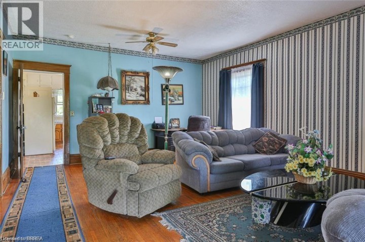 Photo 6 at 5 Cloverdale Avenue, Terrace Hill, Brantford