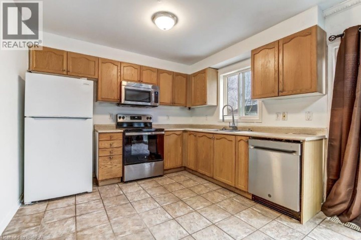 Photo 4 at 17 Stowe Terrace, Empire, Brantford