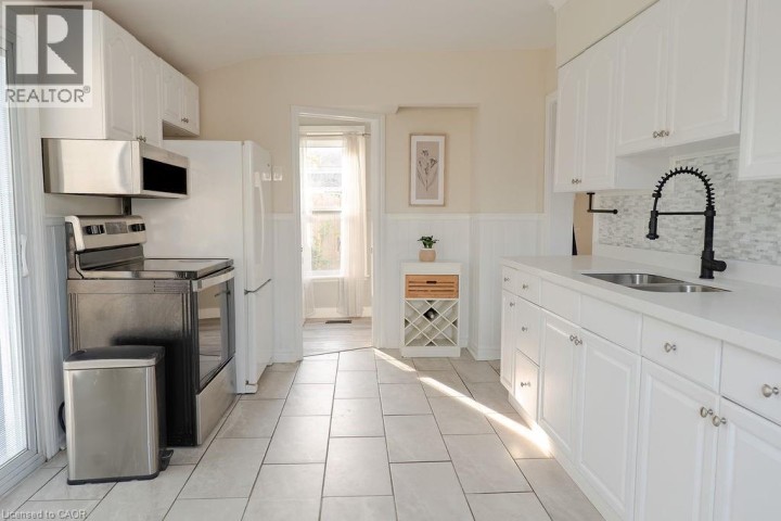 Photo 14 at 8 Dundas Street, Terrace Hill, Brantford