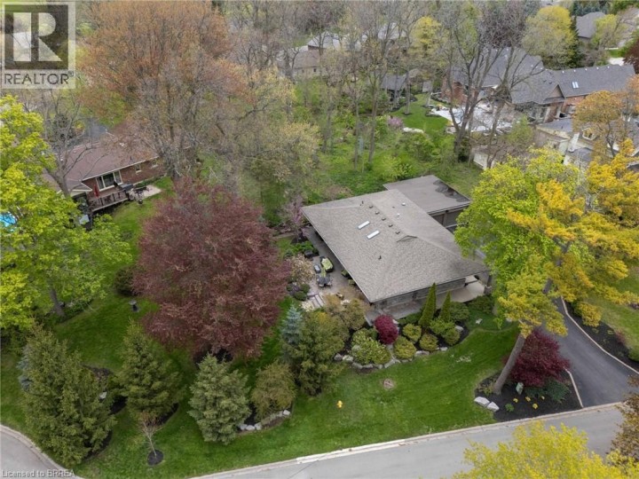 Photo 3 at 10 Gaywood Gardens, Ava Rd, Brantford