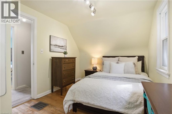 Photo 24 at 14 Lorne Crescent, Forest Hill, Kitchener