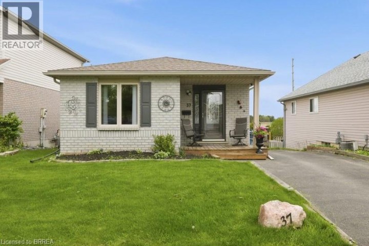 Photo 1 at 37 Anastasia Crescent, Brantwood Park, Brantford