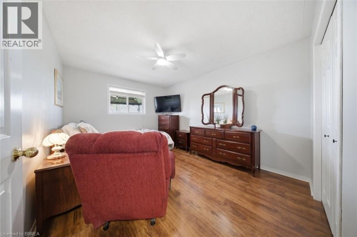 Photo 13 at 37 Anastasia Crescent, Brantwood Park, Brantford