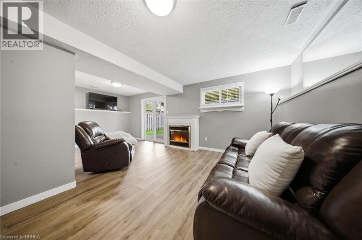 Photo 18 at 37 Anastasia Crescent, Brantwood Park, Brantford