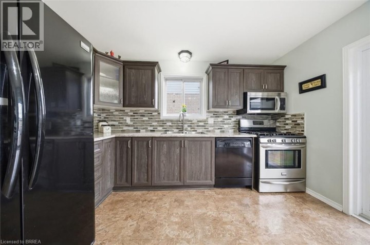 Photo 9 at 37 Anastasia Crescent, Brantwood Park, Brantford