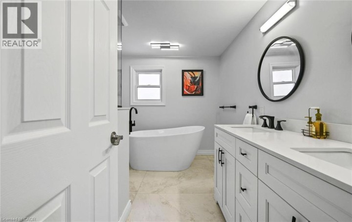 Photo 24 at 84 Viscount Road, Brantwood Park, Brantford