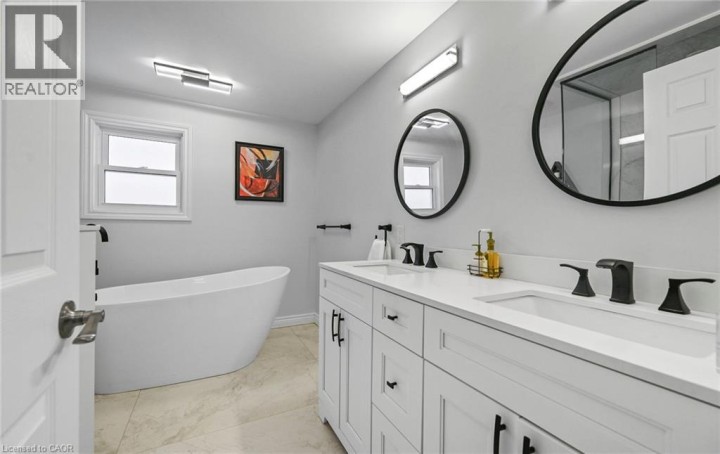 Photo 25 at 84 Viscount Road, Brantwood Park, Brantford
