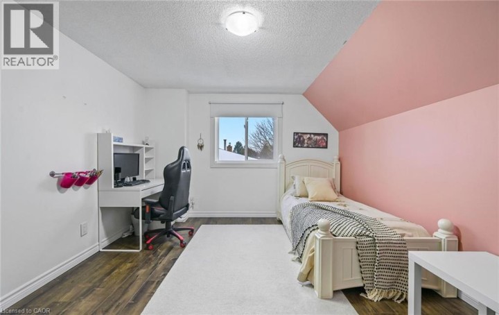 Photo 29 at 84 Viscount Road, Brantwood Park, Brantford