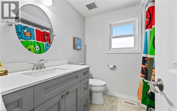 Photo 32 at 84 Viscount Road, Brantwood Park, Brantford