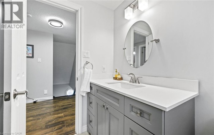Photo 33 at 84 Viscount Road, Brantwood Park, Brantford