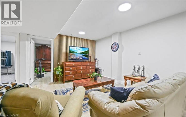Photo 35 at 84 Viscount Road, Brantwood Park, Brantford