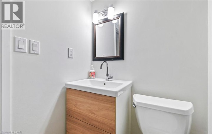 Photo 43 at 84 Viscount Road, Brantwood Park, Brantford