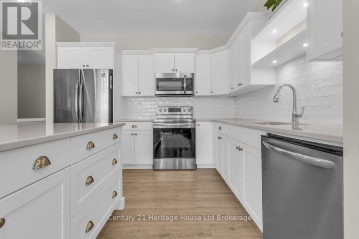 Photo 8 at 19 Livingston Drive, Tillsonburg