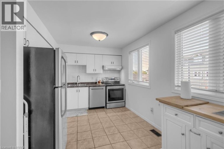 Photo 13 at D - 52 Harris Avenue, North Park / Wood St., Brantford