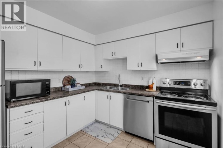 Photo 14 at D - 52 Harris Avenue, North Park / Wood St., Brantford