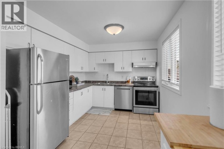 Photo 15 at D - 52 Harris Avenue, North Park / Wood St., Brantford