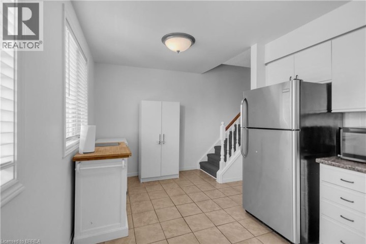 Photo 16 at D - 52 Harris Avenue, North Park / Wood St., Brantford