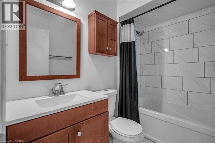 Photo 27 at D - 52 Harris Avenue, North Park / Wood St., Brantford