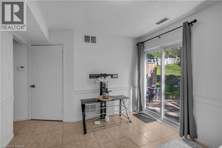 Photo 29 at D - 52 Harris Avenue, North Park / Wood St., Brantford