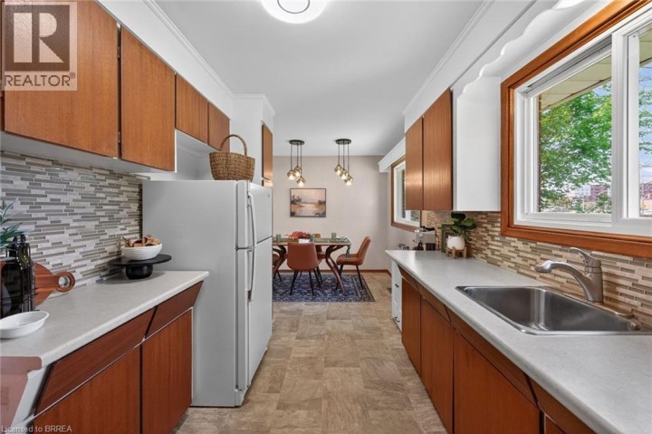 Photo 6 at 15 Tranquility Street, Fairview / Greenbrier, Brantford