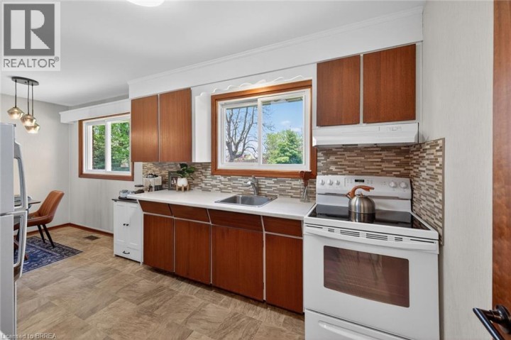 Photo 7 at 15 Tranquility Street, Fairview / Greenbrier, Brantford