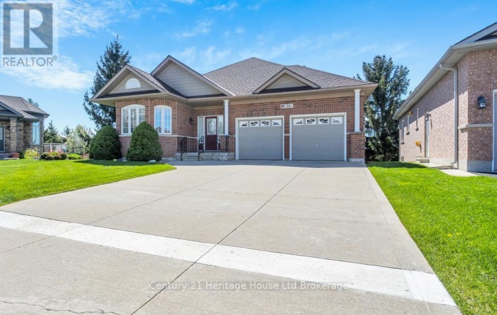 Photo 2 at 14 Green Gable Place, Woodstock - North, Woodstock