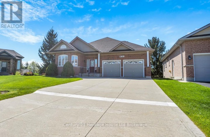 Photo 3 at 14 Green Gable Place, Woodstock - North, Woodstock