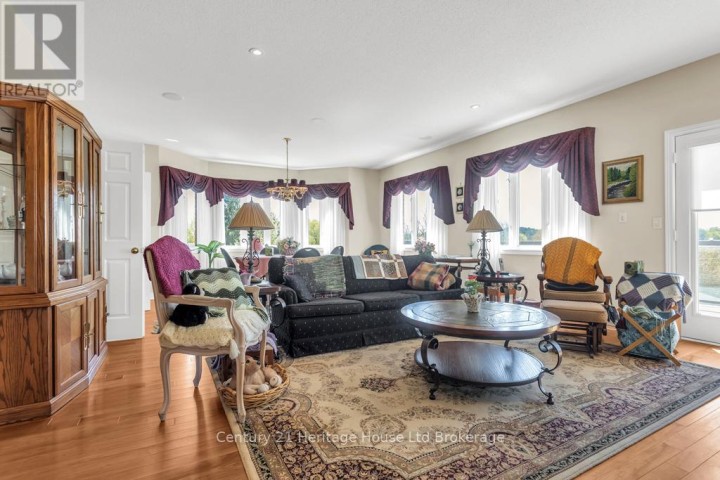 Photo 7 at 14 Green Gable Place, Woodstock - North, Woodstock