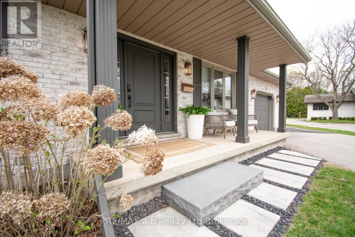 Photo 2 at 3 Belfast Circle, Tillsonburg
