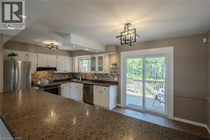 Photo 11 at 26 Centennial Drive, Brier Park, Brantford