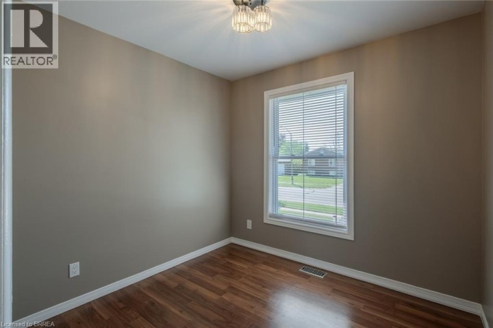 Photo 17 at 26 Centennial Drive, Brier Park, Brantford