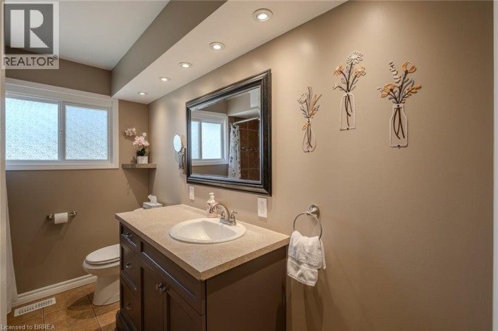 Photo 24 at 26 Centennial Drive, Brier Park, Brantford