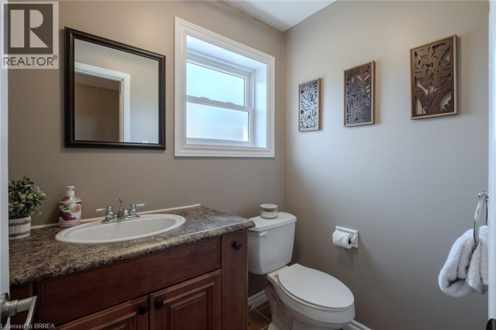 Photo 27 at 26 Centennial Drive, Brier Park, Brantford