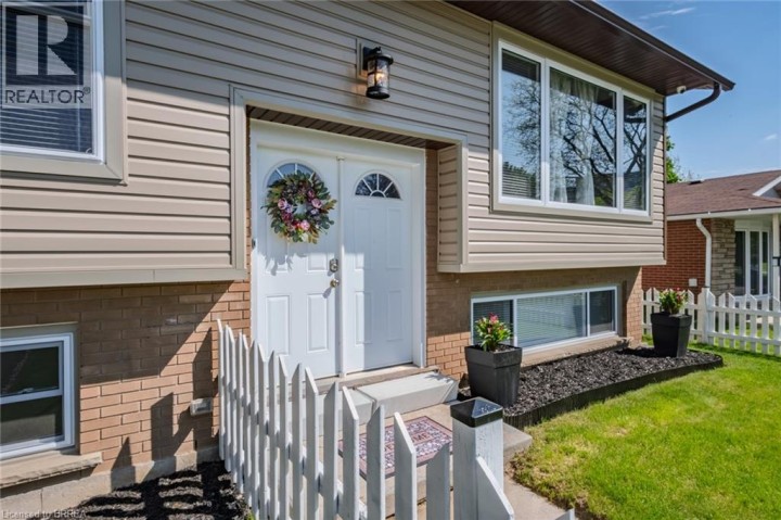 Photo 5 at 26 Centennial Drive, Brier Park, Brantford