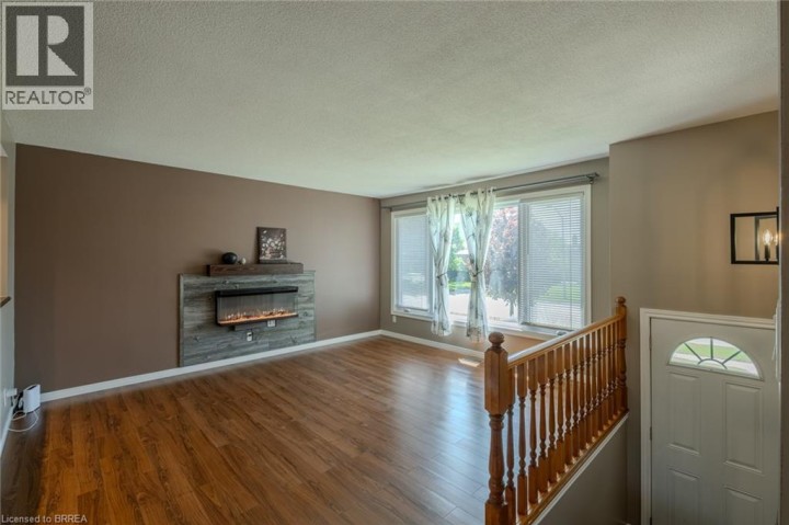 Photo 8 at 26 Centennial Drive, Brier Park, Brantford