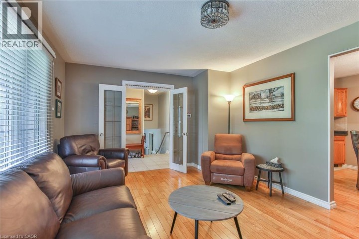 Photo 9 at 4 Highland Drive, Tillsonburg