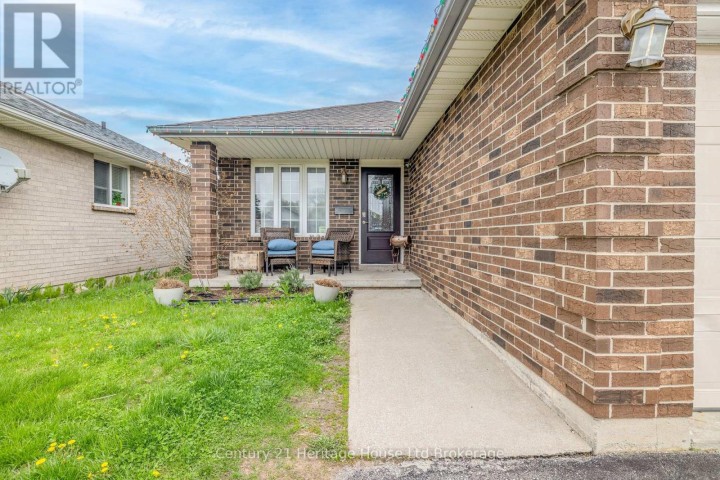 Photo 2 at 7 Kara Lane, Tillsonburg